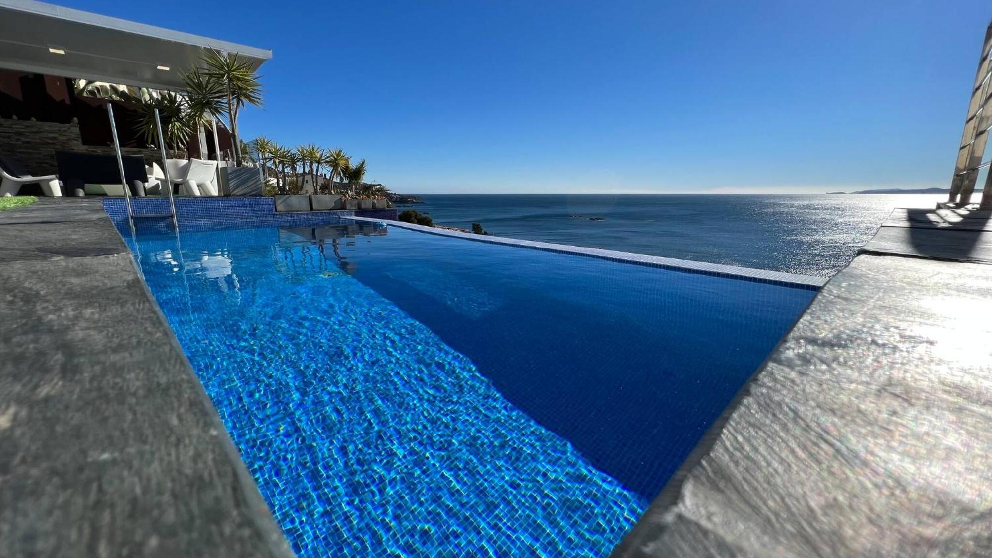 Preciosa Casa Con Piscina Desbordante Y Vistas Al Mar Av-46 Holiday home Roses