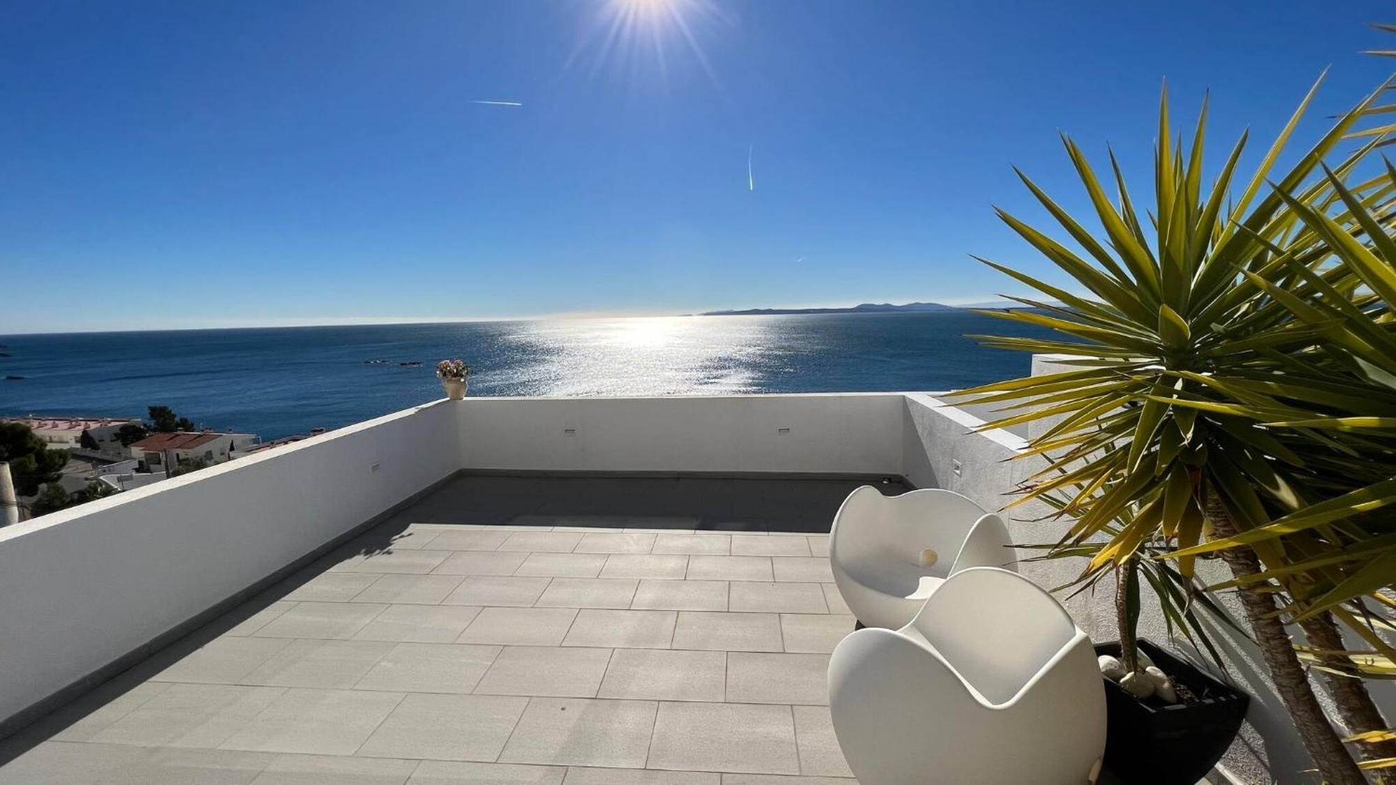 Preciosa Casa Con Piscina Desbordante Y Vistas Al Mar Av-46 * Roses