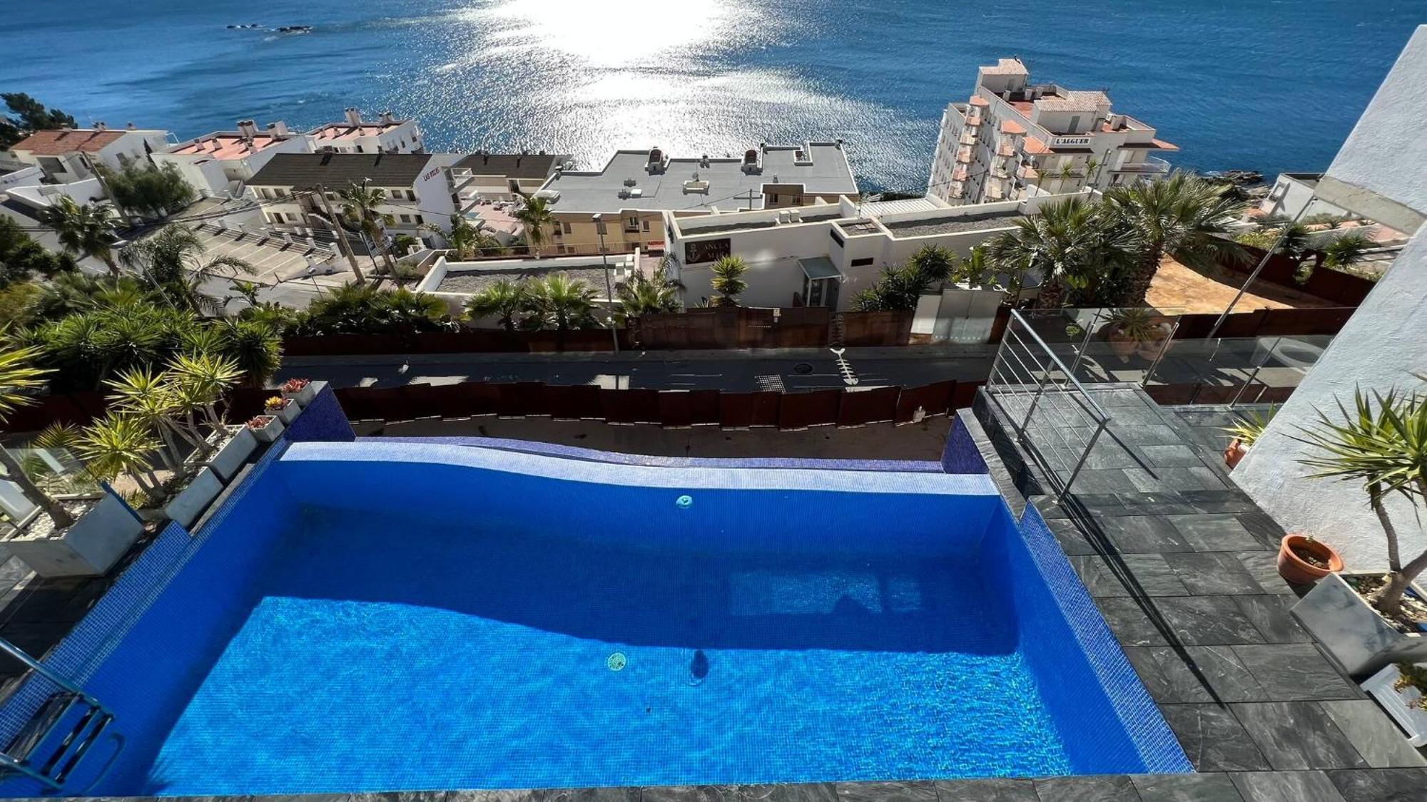 Preciosa Casa Con Piscina Desbordante Y Vistas Al Mar Av-46 Holiday home