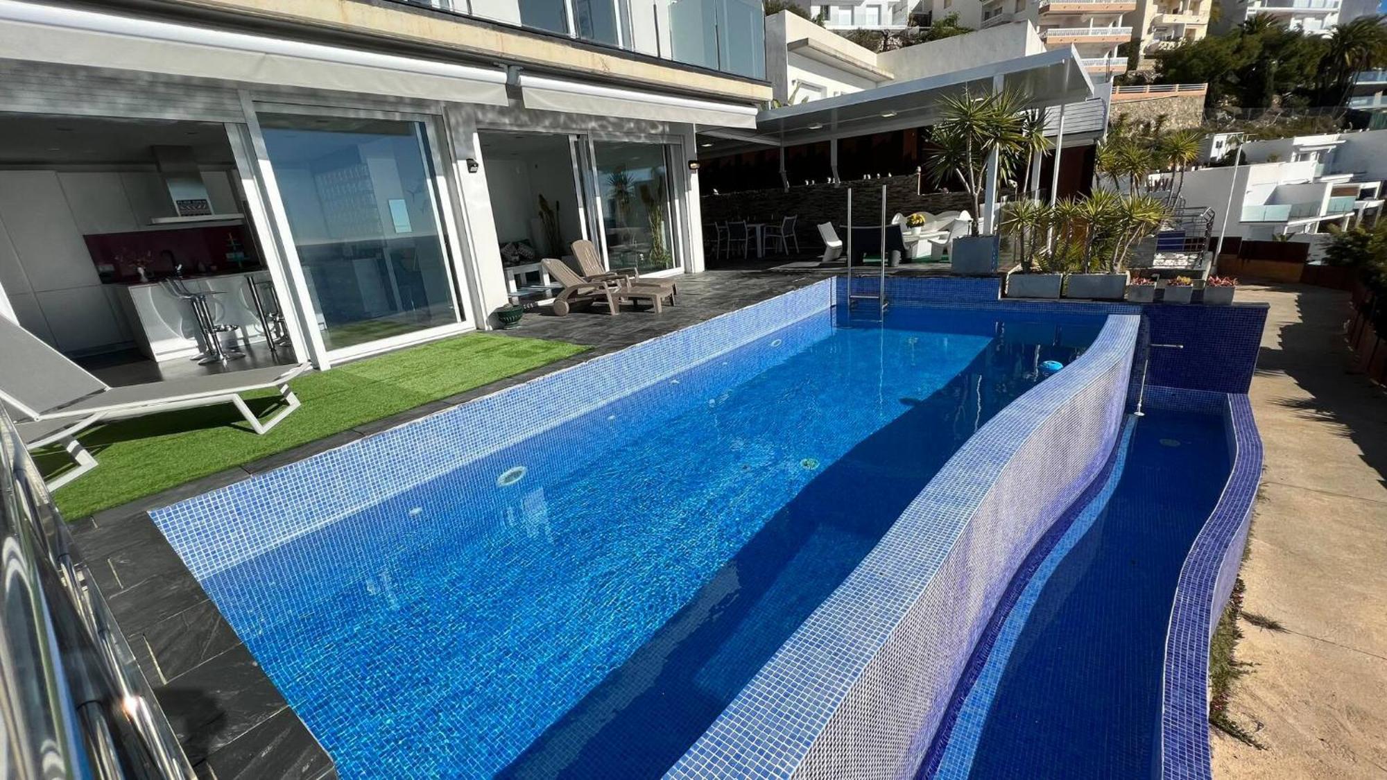 Preciosa Casa Con Piscina Desbordante Y Vistas Al Mar Av-46 Holiday home