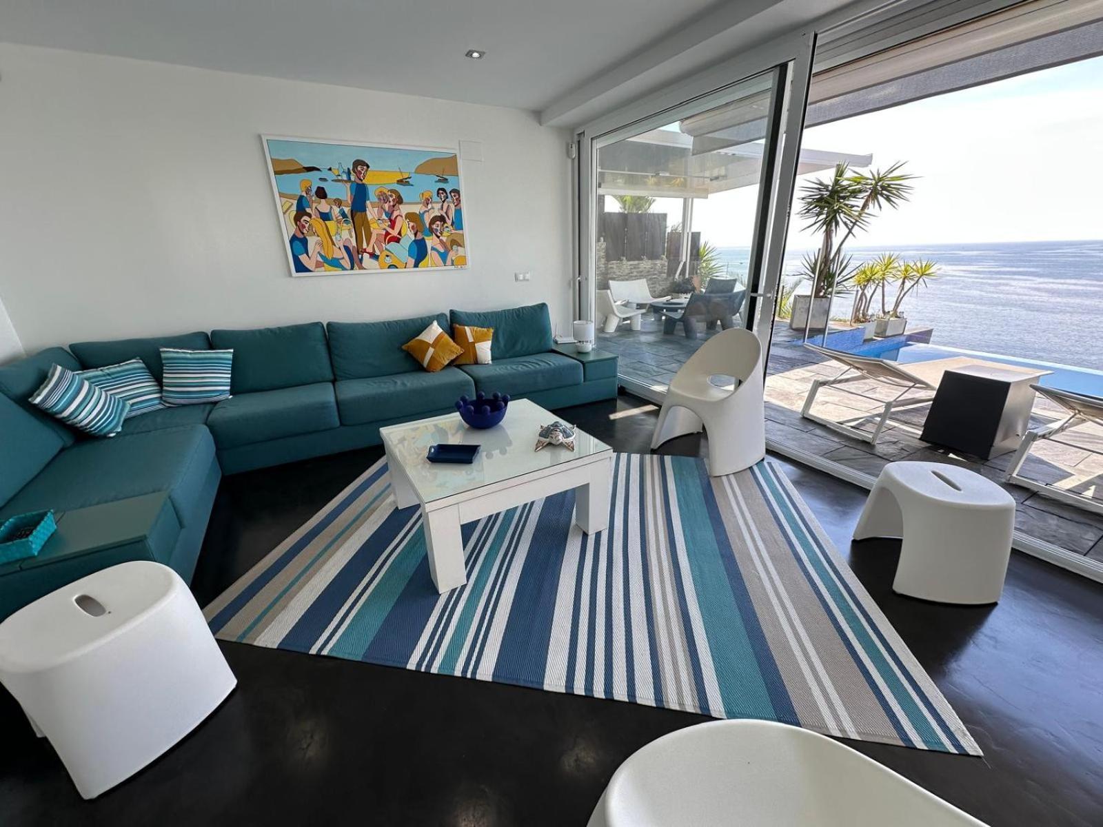 Preciosa Casa Con Piscina Desbordante Y Vistas Al Mar Av-46 Roses