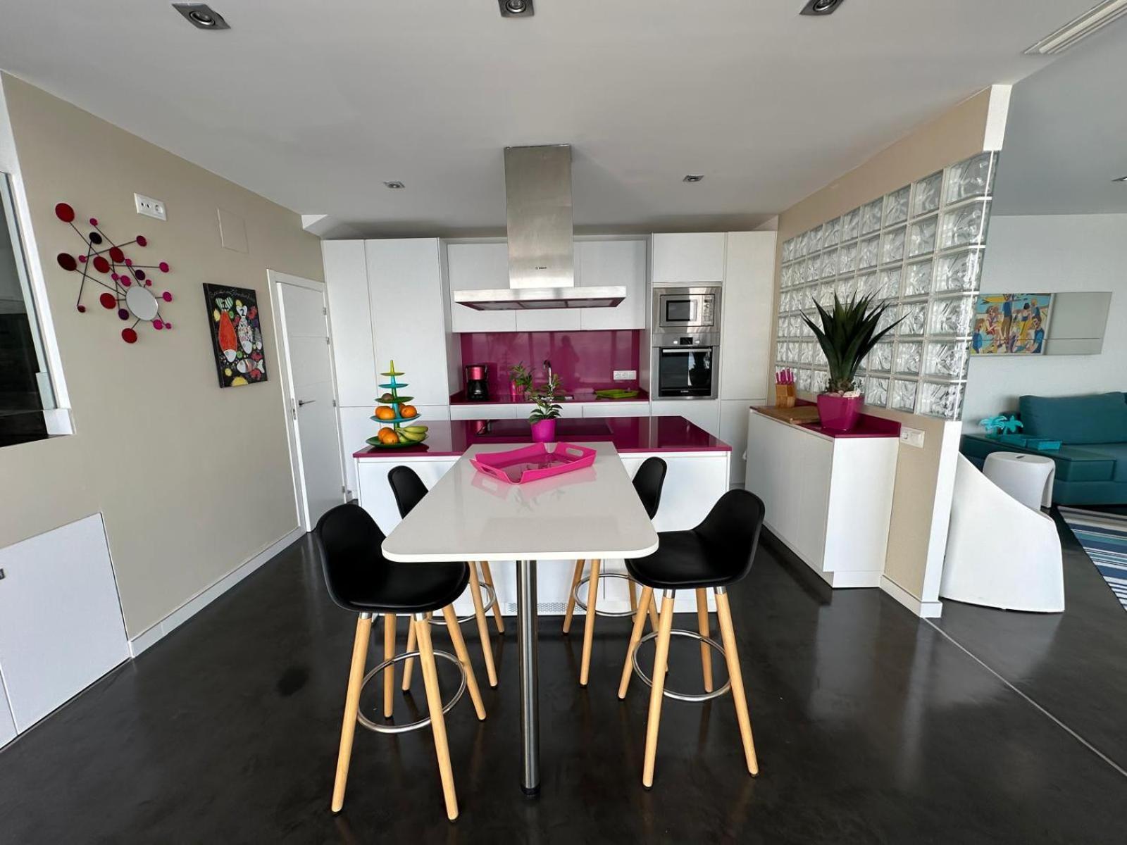 Preciosa Casa Con Piscina Desbordante Y Vistas Al Mar Av-46 Holiday home